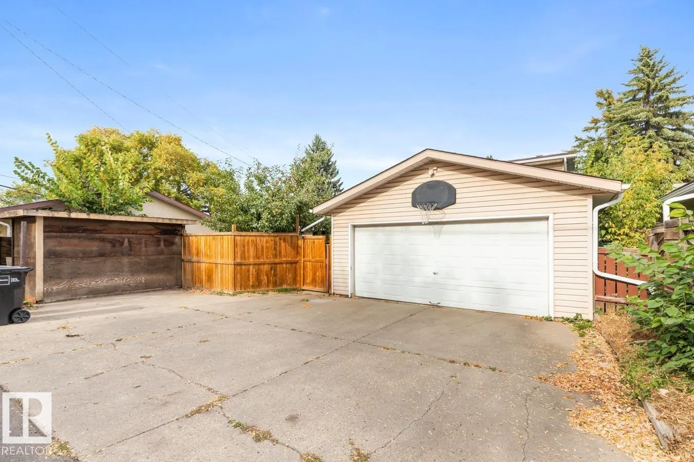 6303 89 AV NW