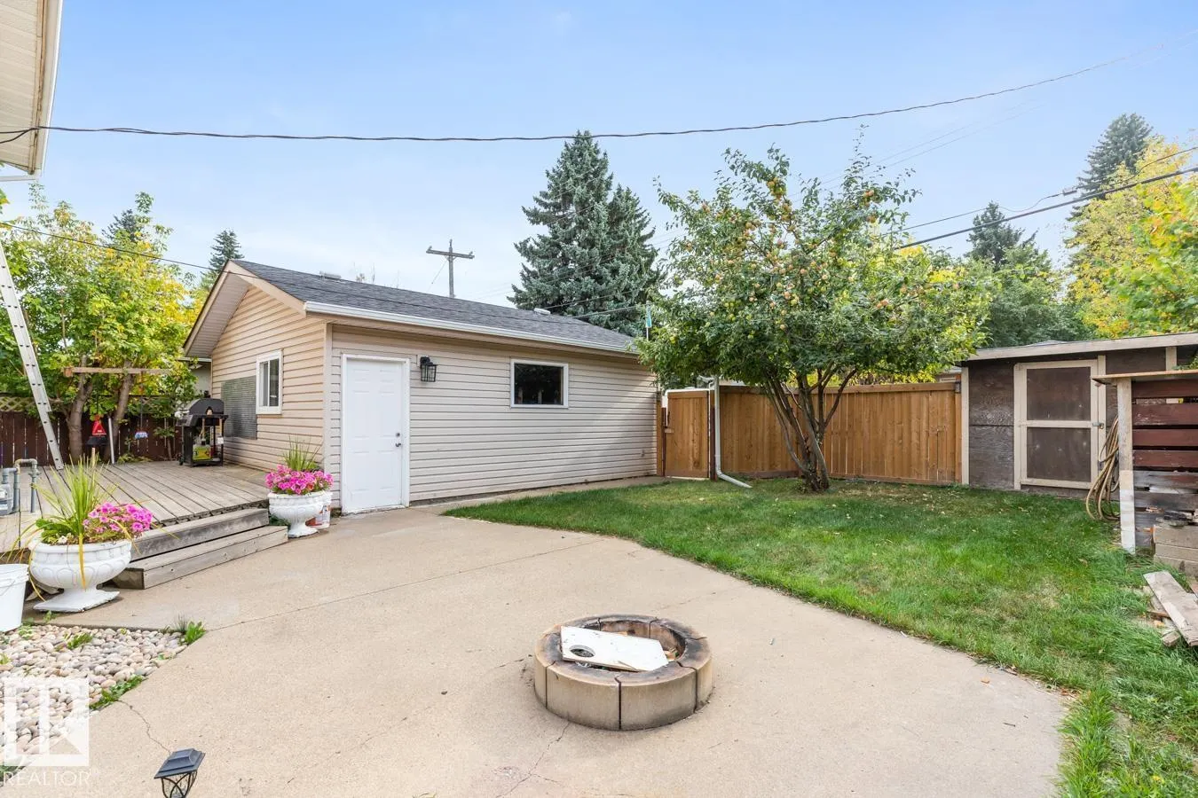 6303 89 AV NW