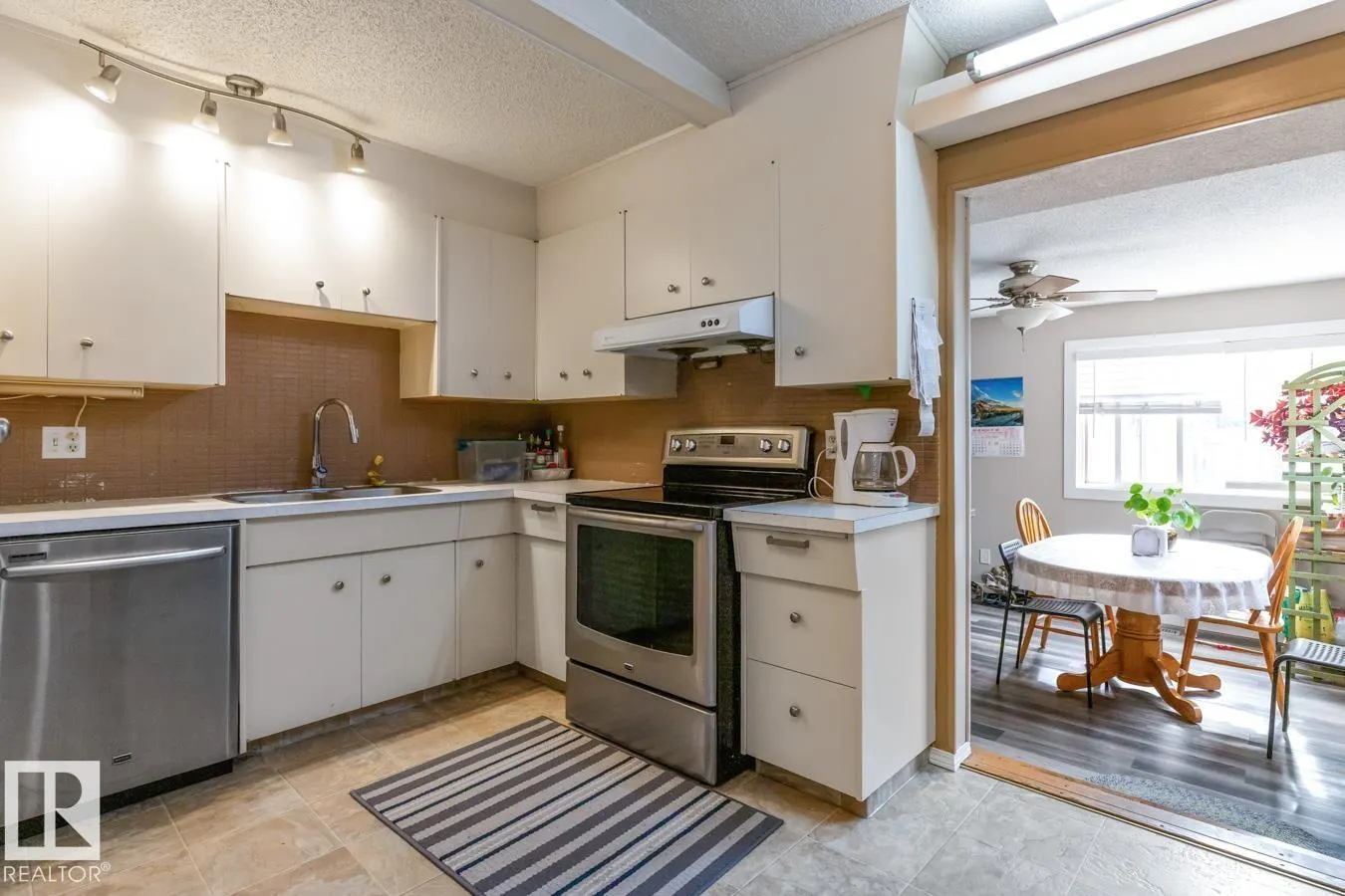 6303 89 AV NW