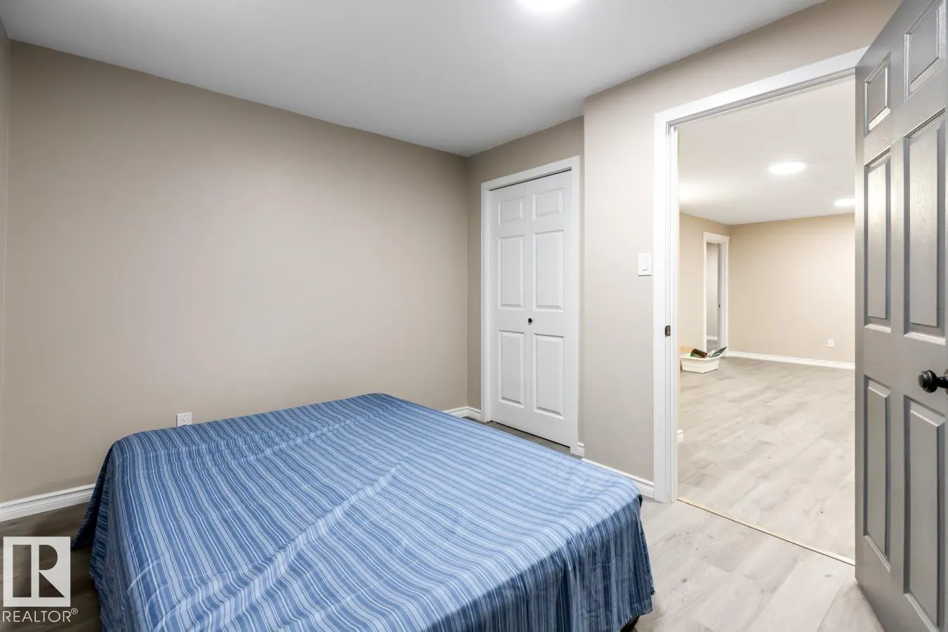 6303 89 AV NW