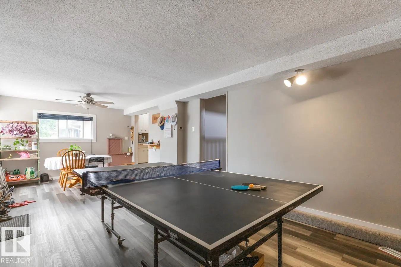 6303 89 AV NW