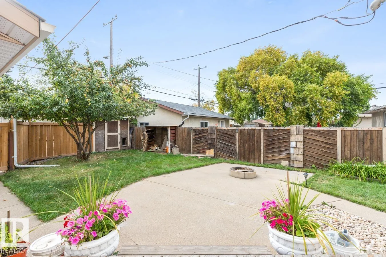 6303 89 AV NW