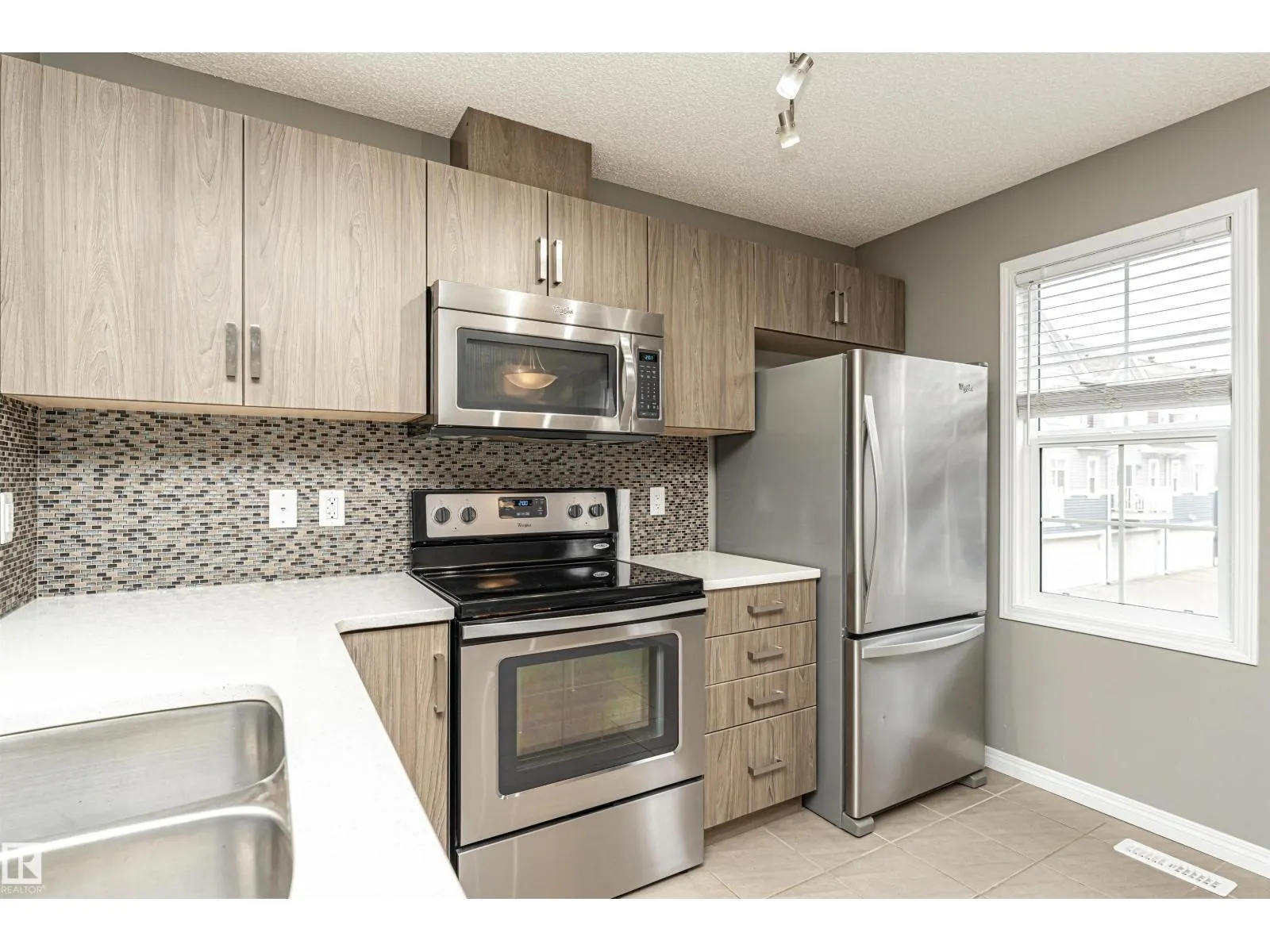 #60 9151 SHAW WY SW