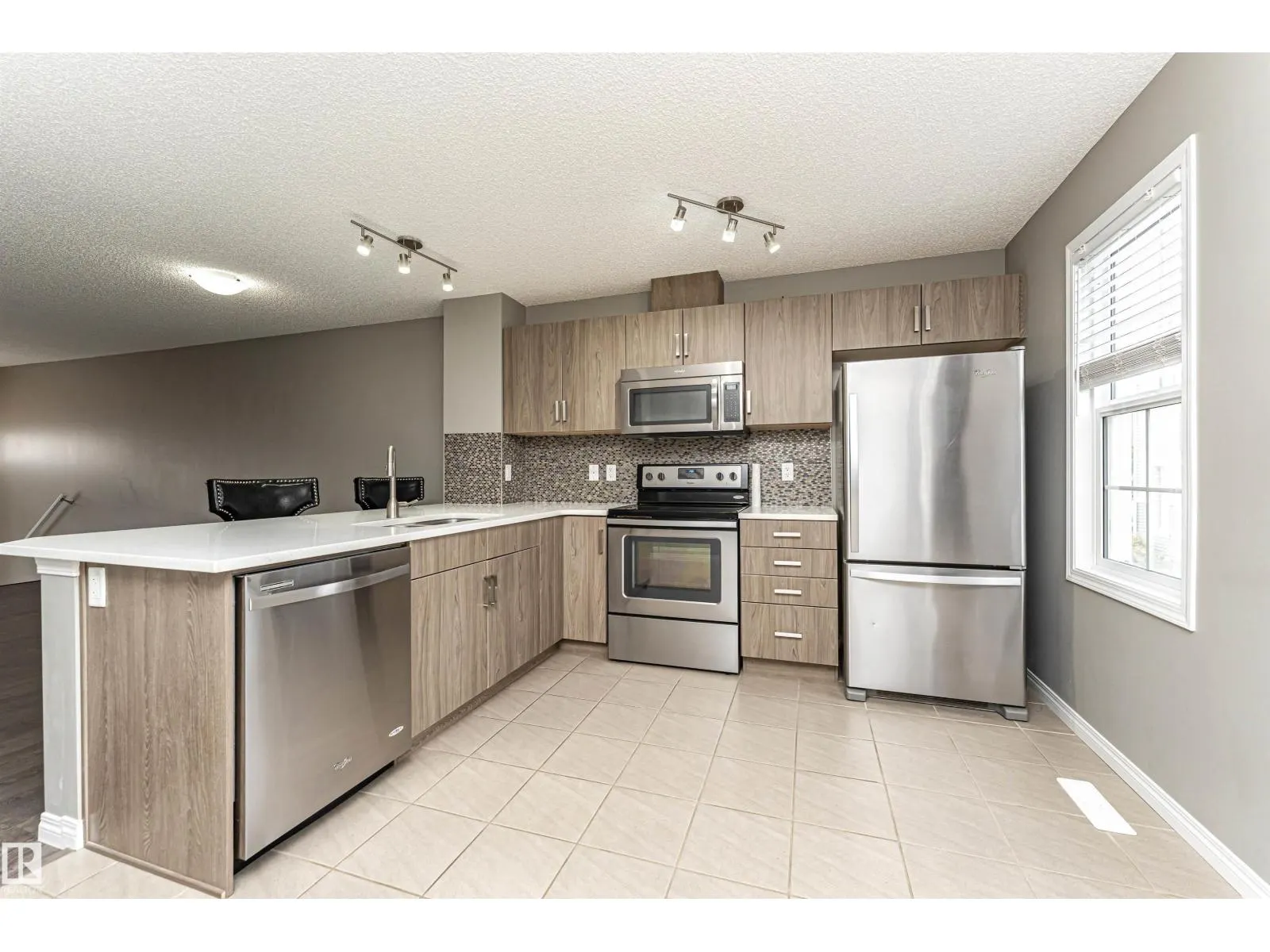 #60 9151 SHAW WY SW