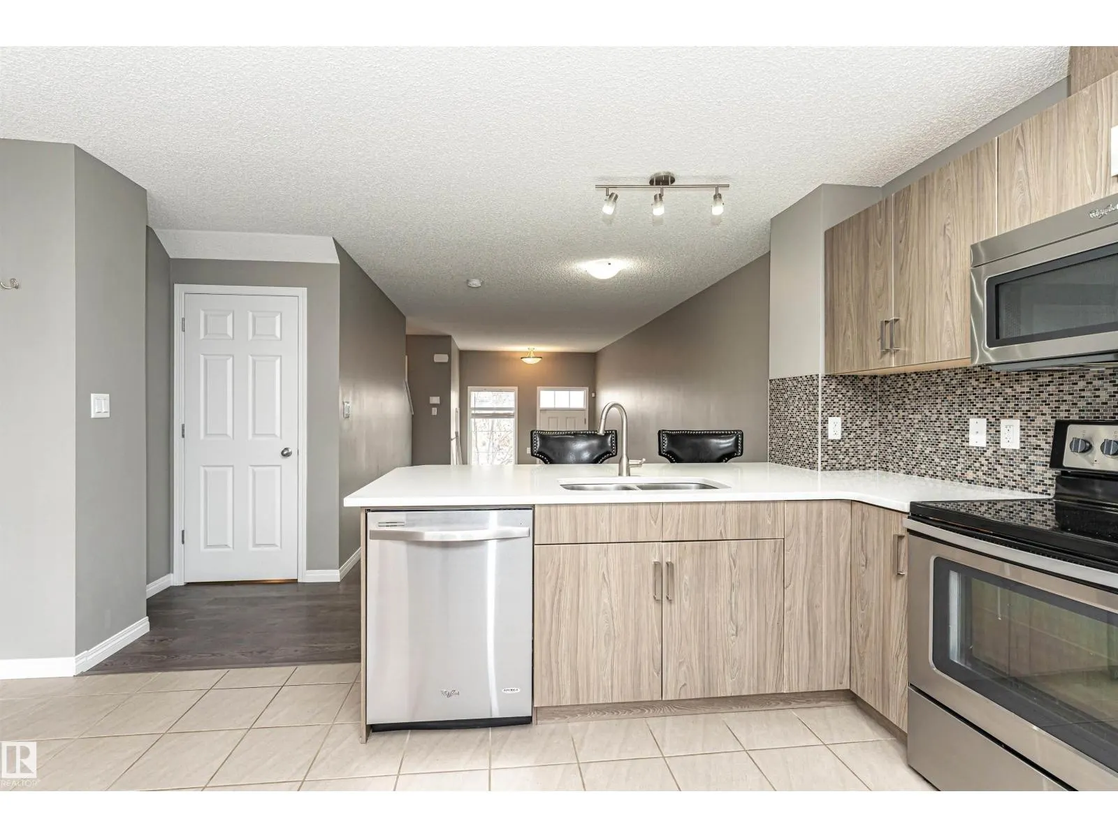 #60 9151 SHAW WY SW