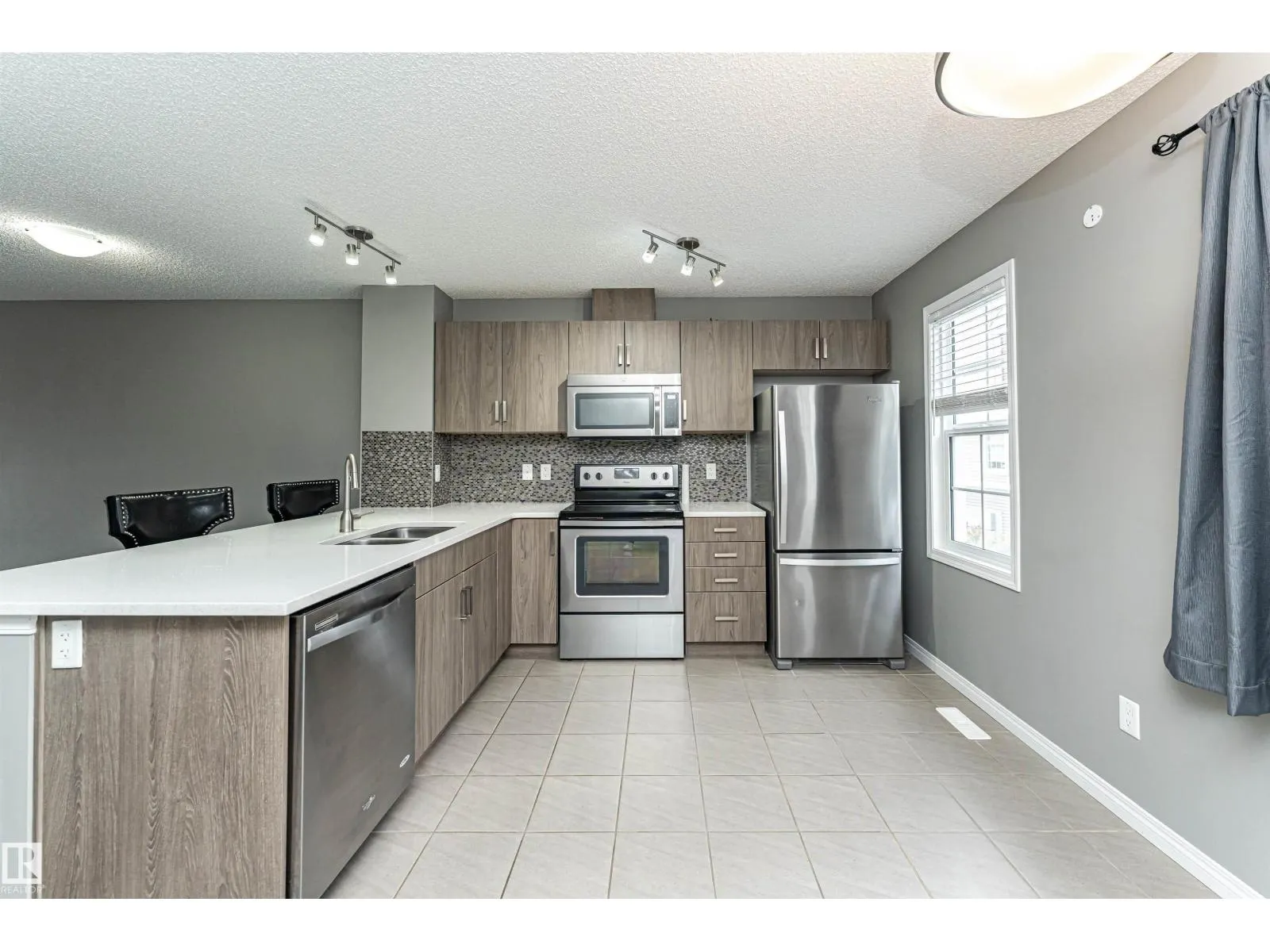 #60 9151 SHAW WY SW