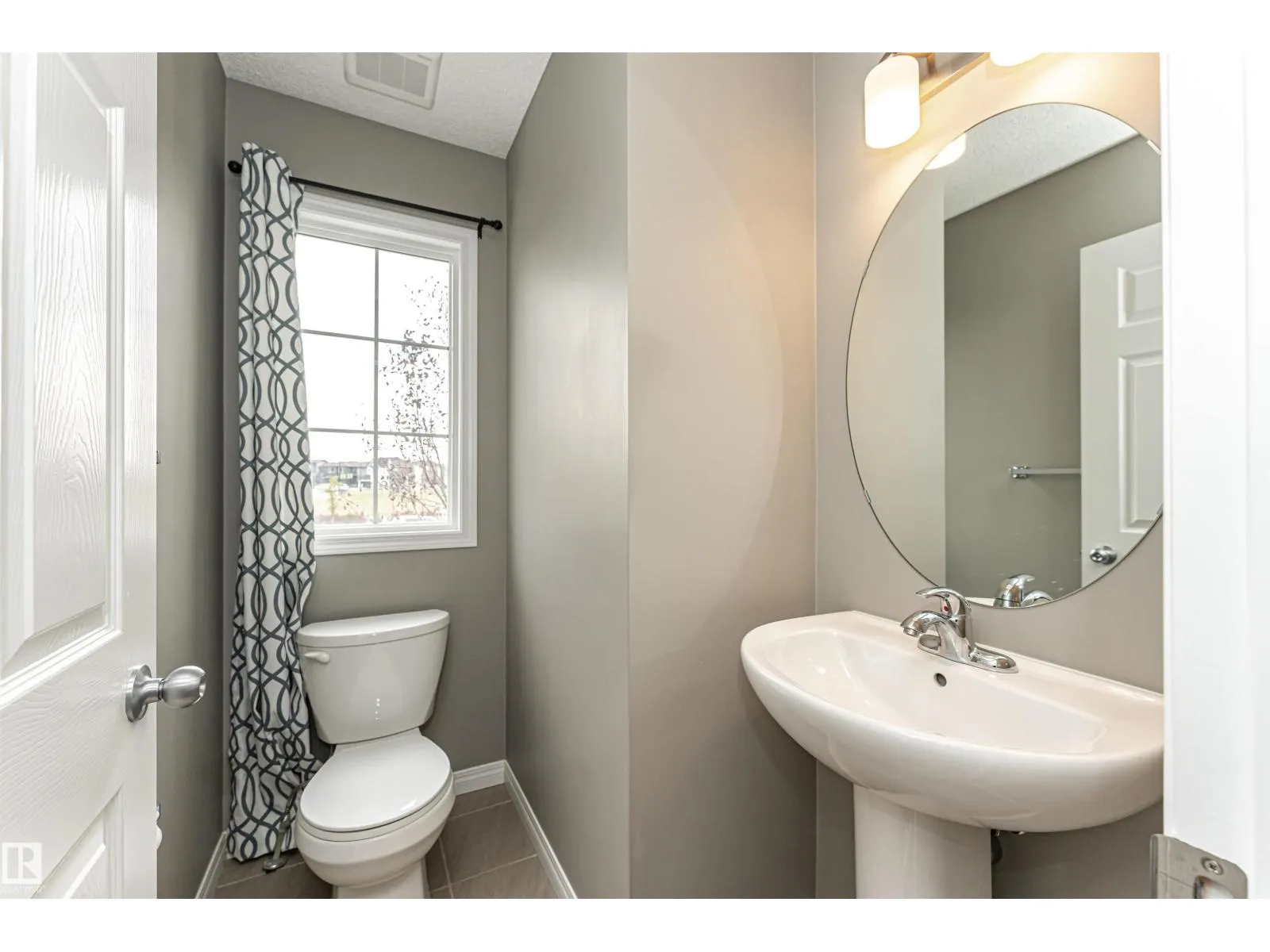 #60 9151 SHAW WY SW