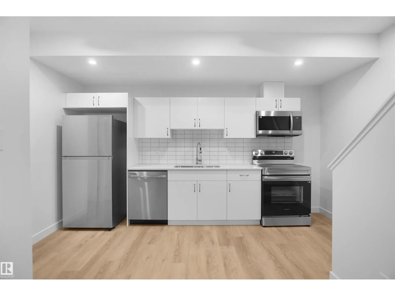 2021 209A ST NW