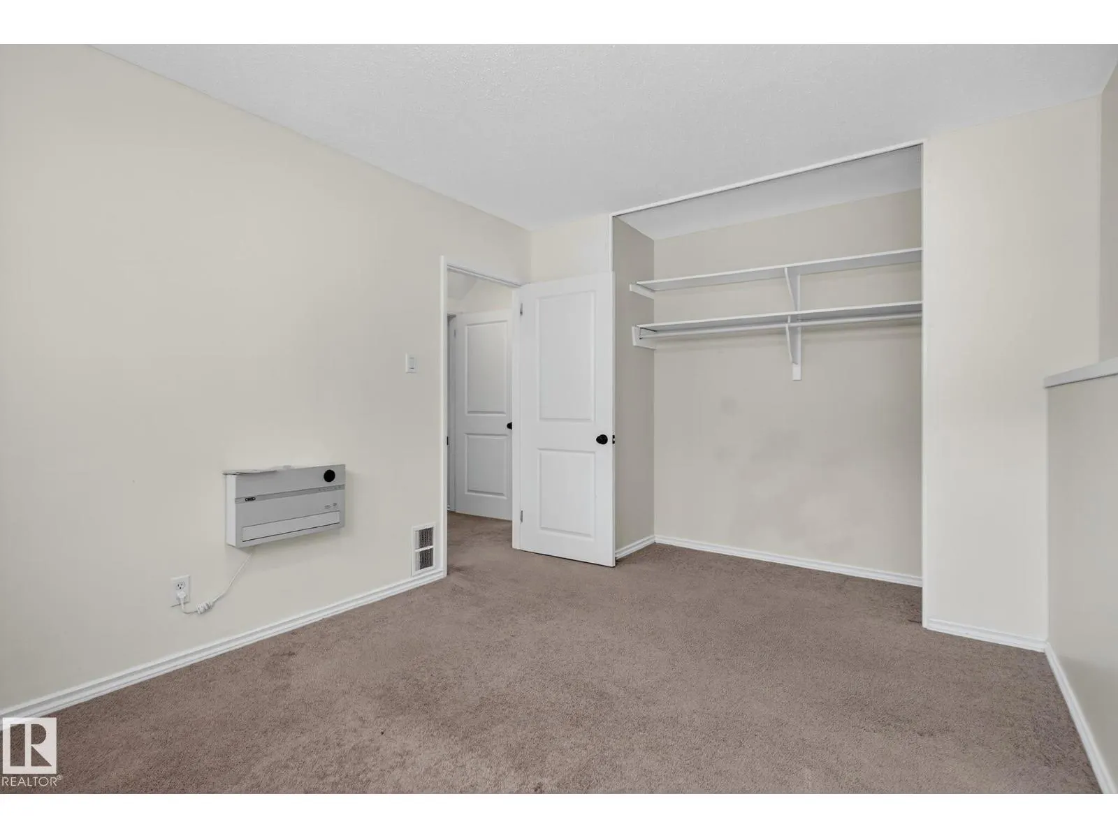 9221 52 ST NW