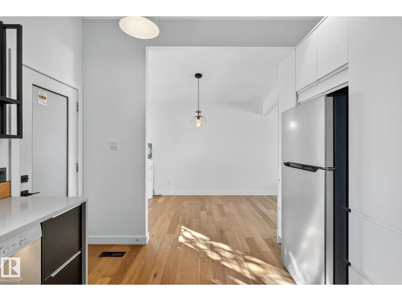 9221 52 ST NW