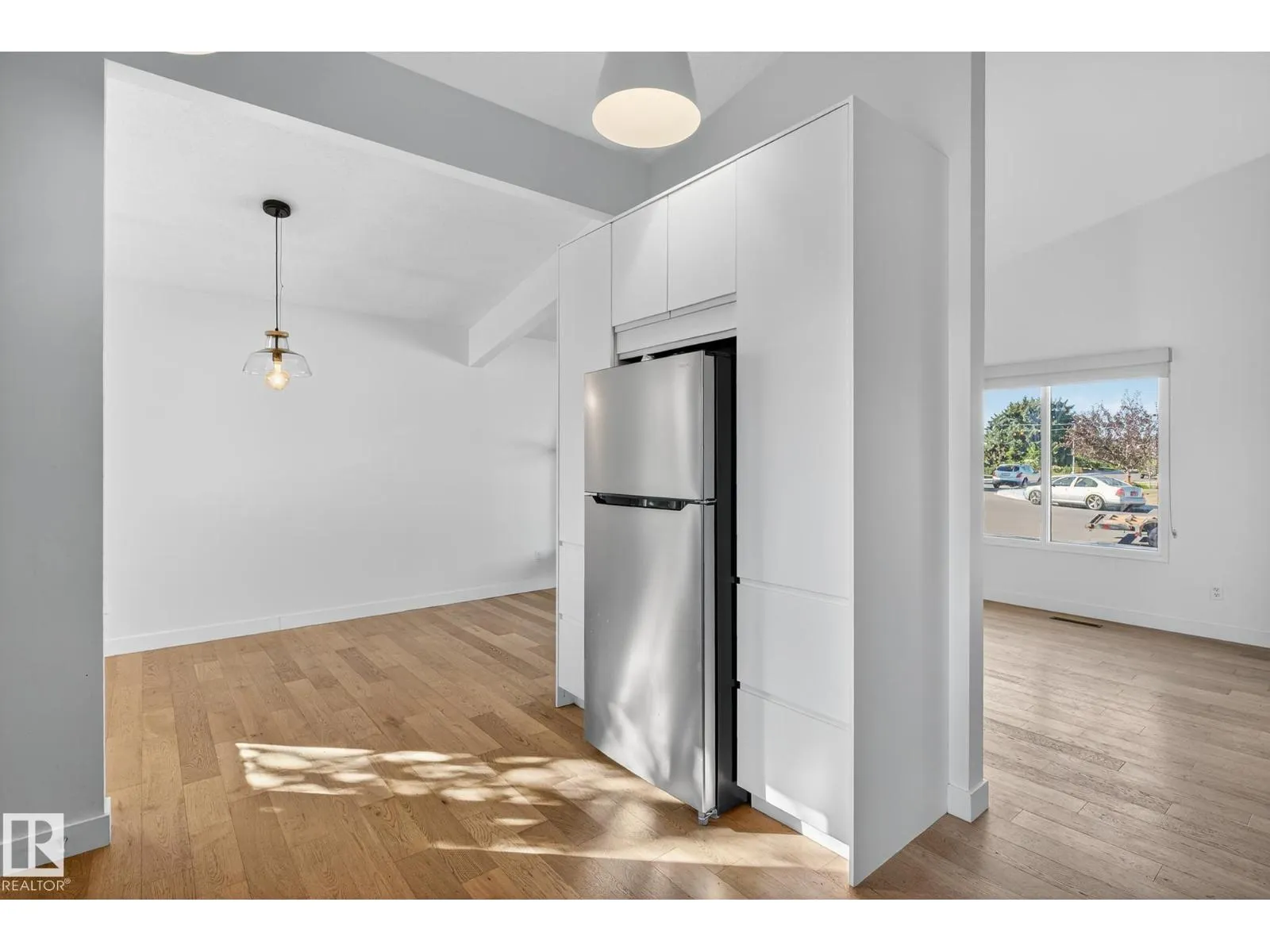 9221 52 ST NW