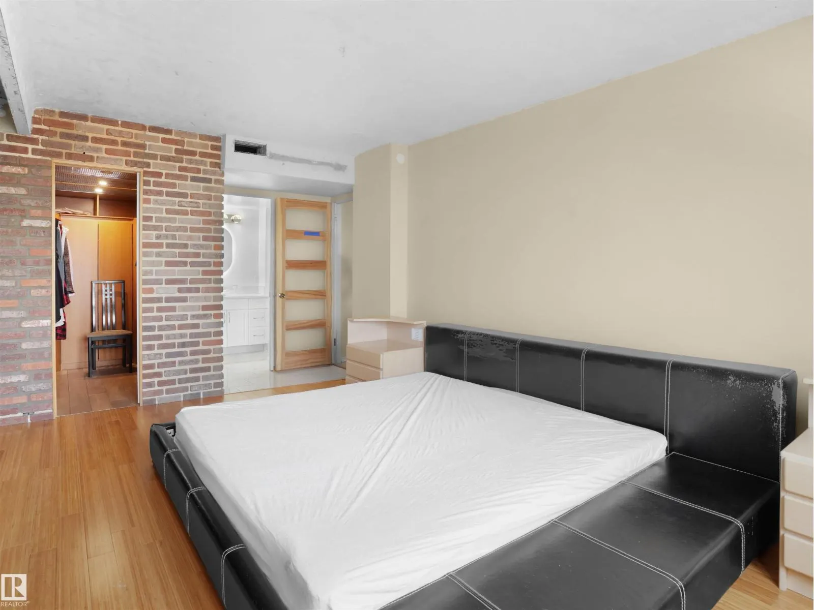 #1604 10160 115 ST NW NW