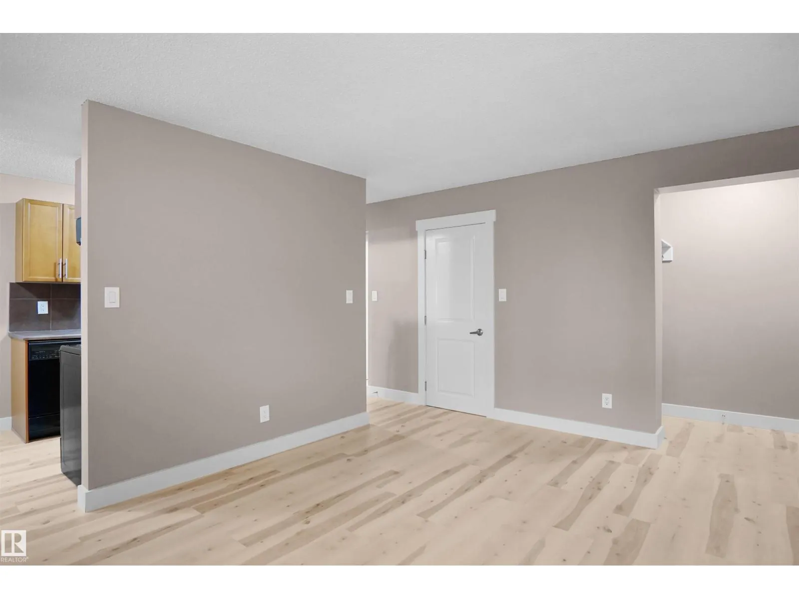 #1 5635 105 ST NW