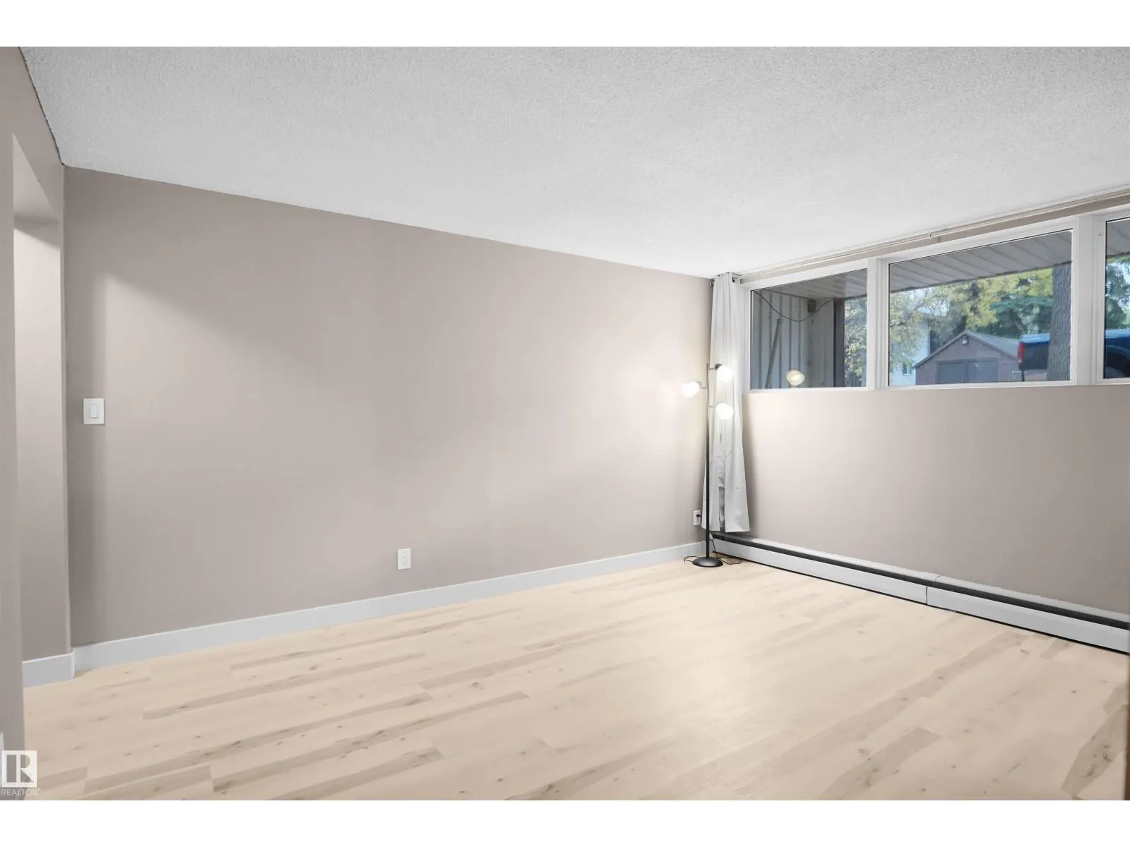 #1 5635 105 ST NW