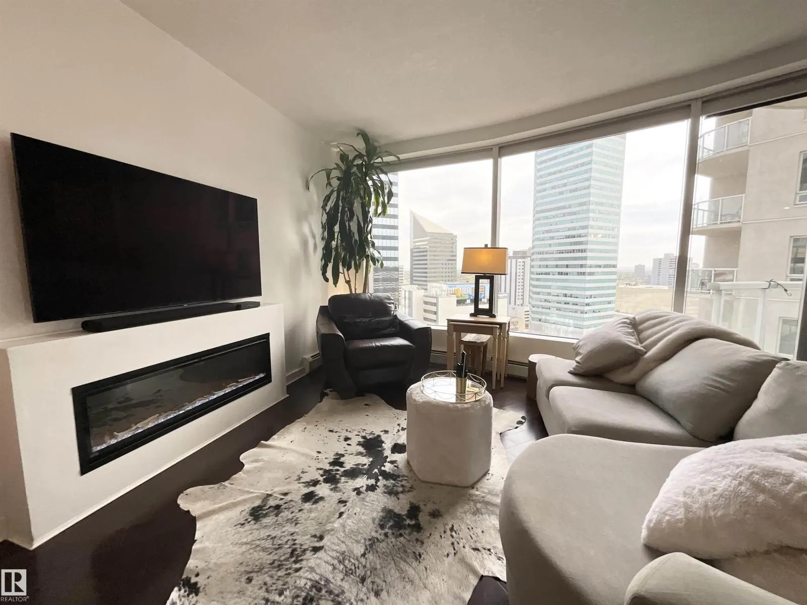 #1504 10152 104 ST NW