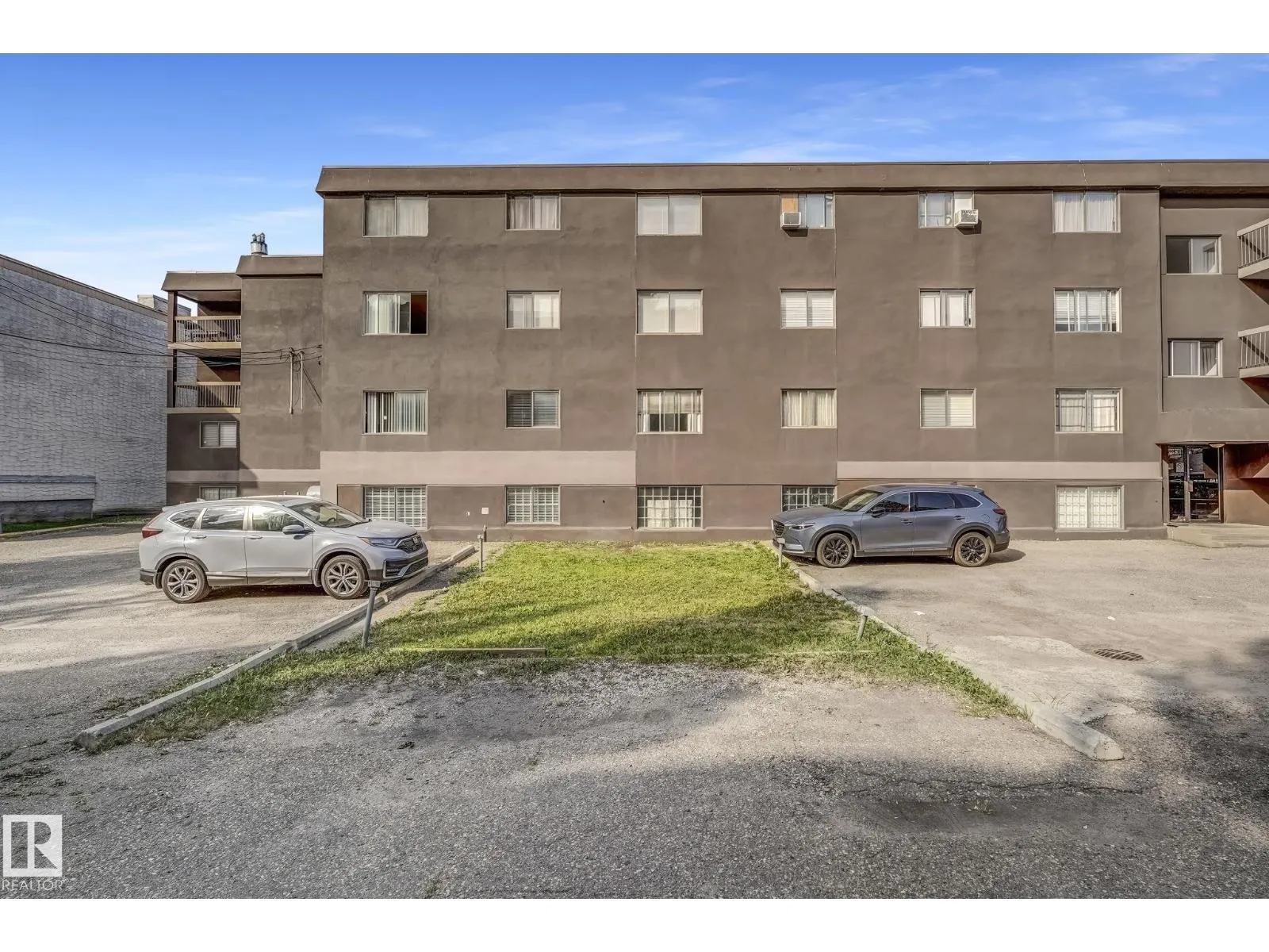 10625 122 ST NW