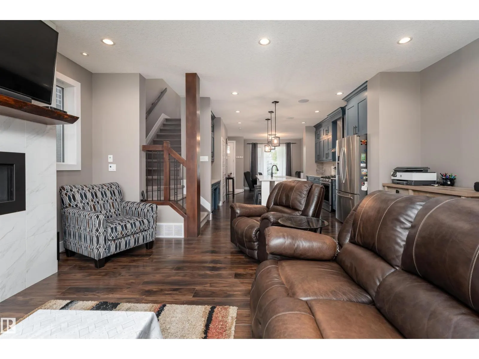 10706 67 AV NW
