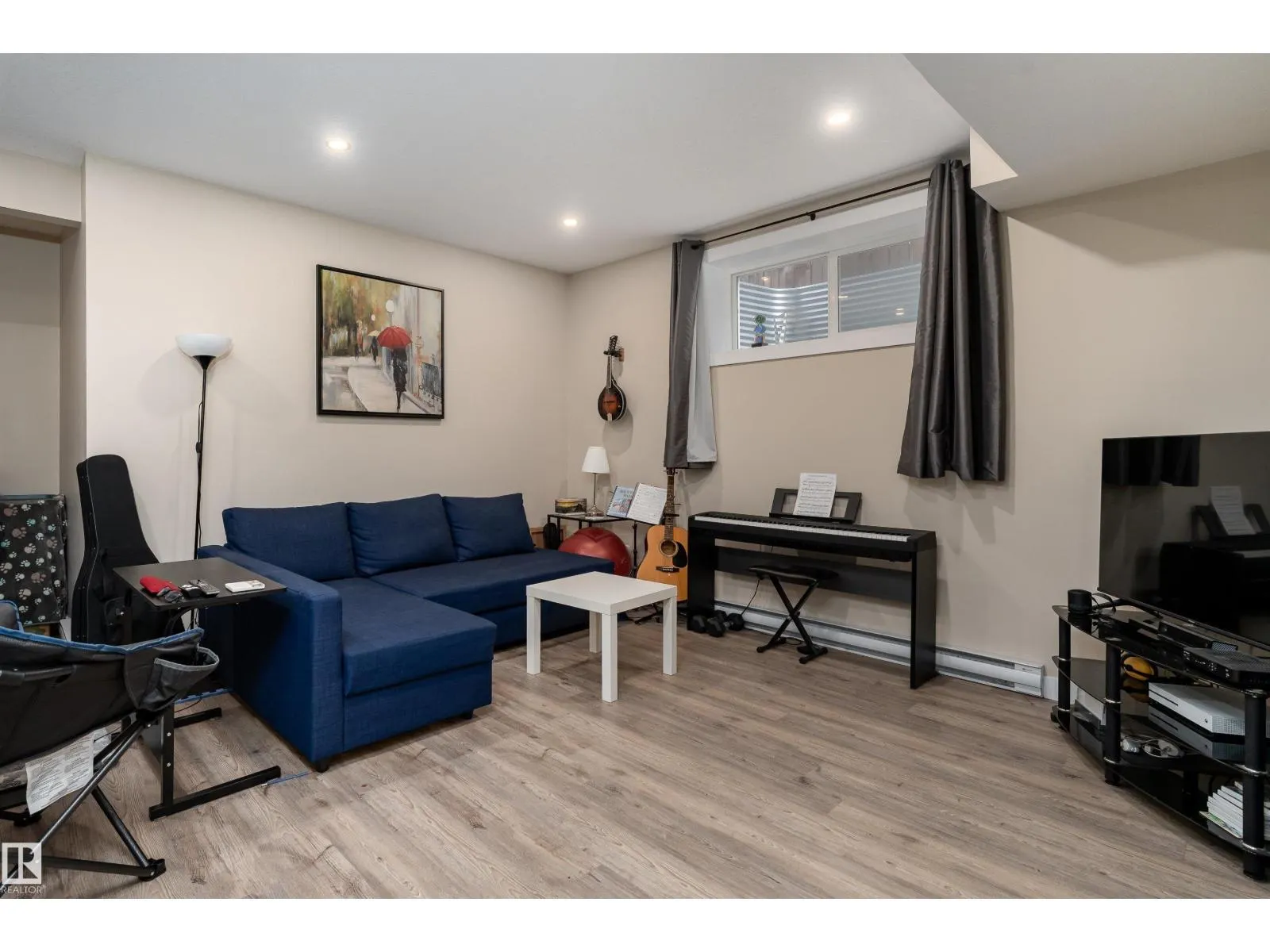 10706 67 AV NW