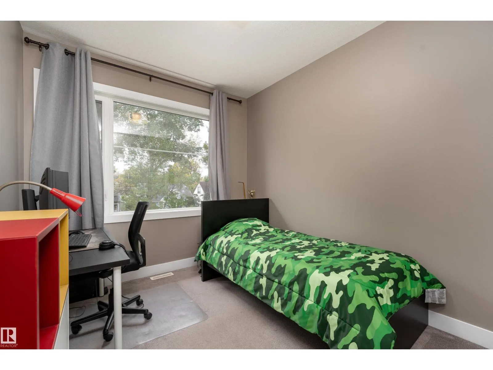 10706 67 AV NW