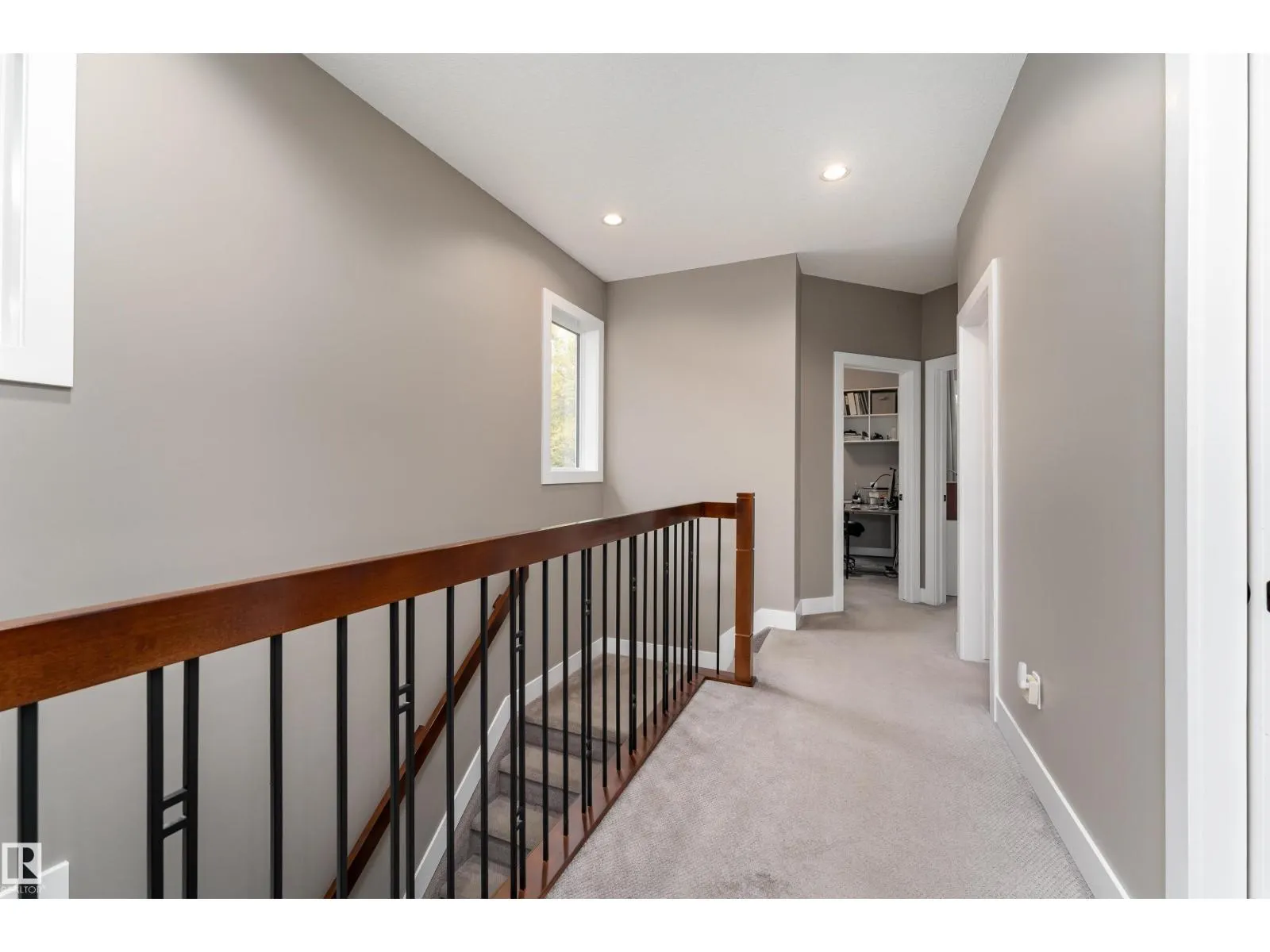 10706 67 AV NW
