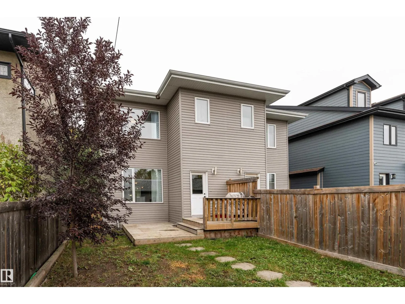 10706 67 AV NW