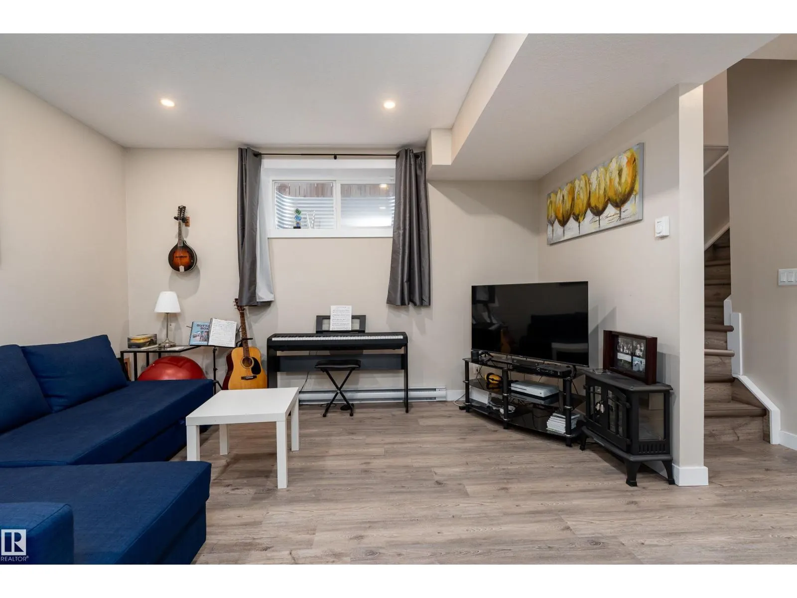10706 67 AV NW