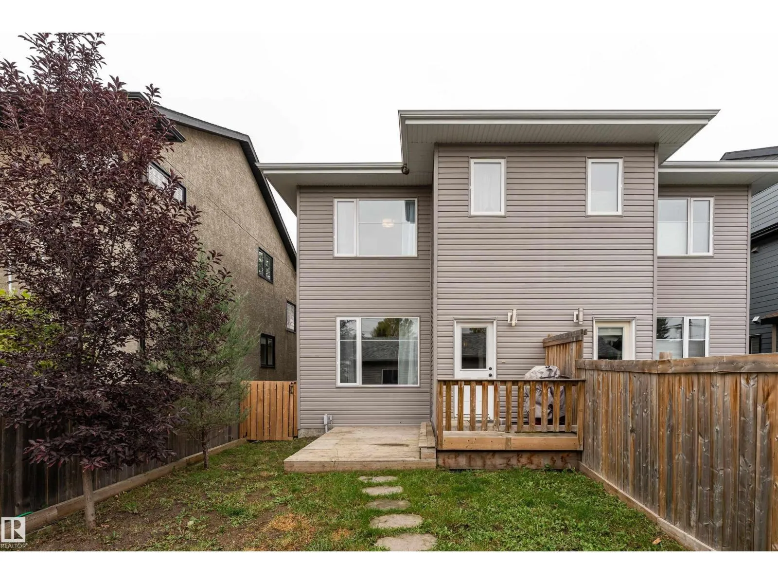 10706 67 AV NW