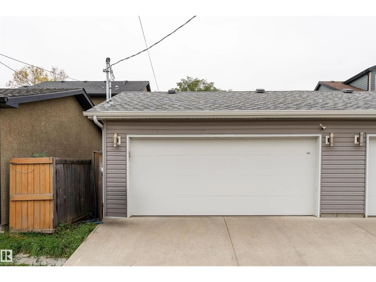10706 67 AV NW