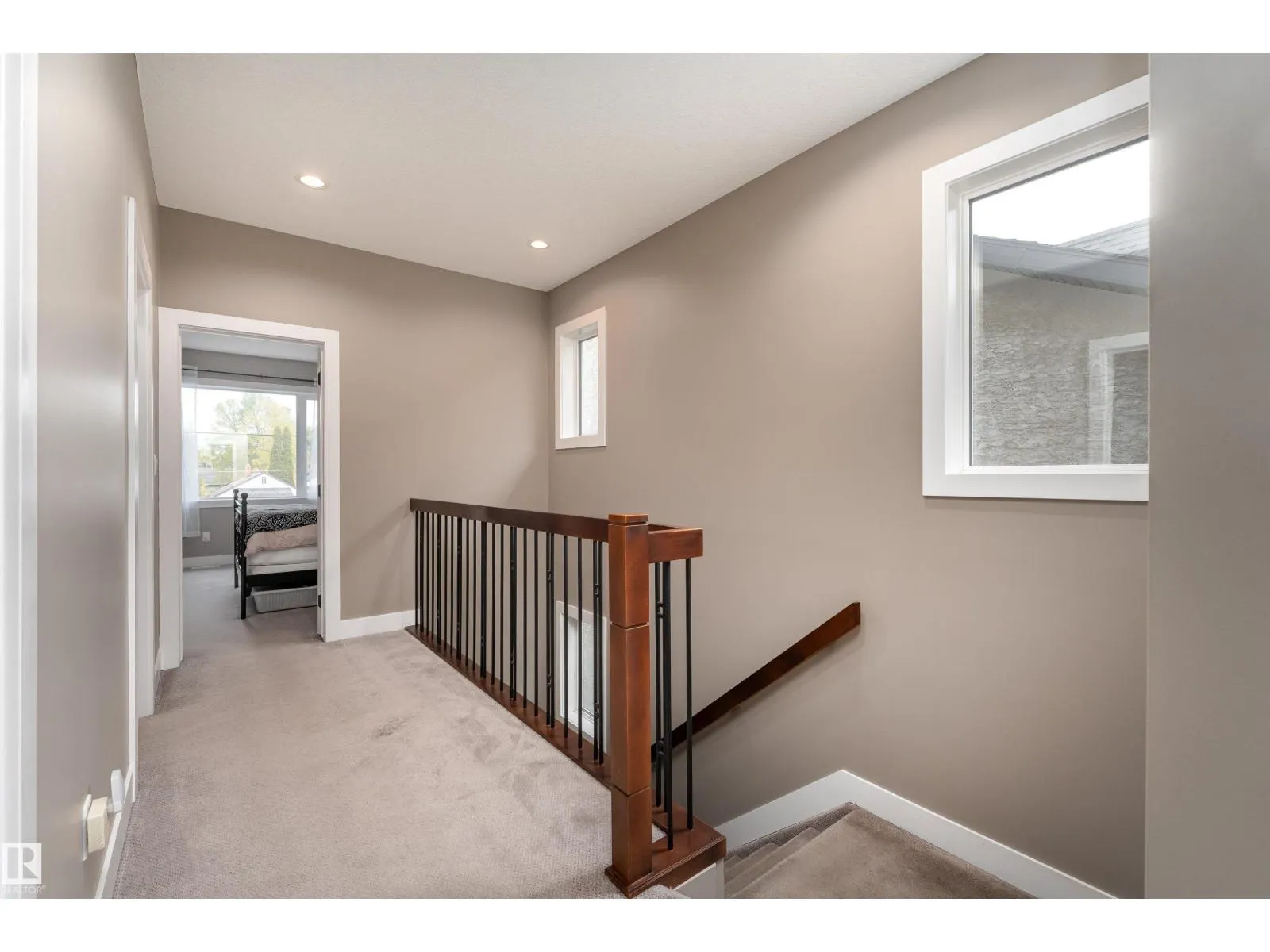 10706 67 AV NW