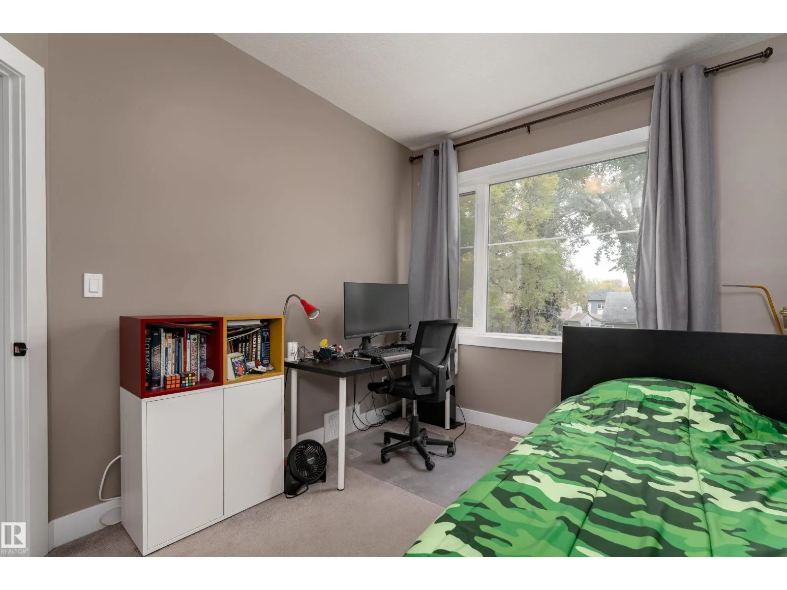 10706 67 AV NW