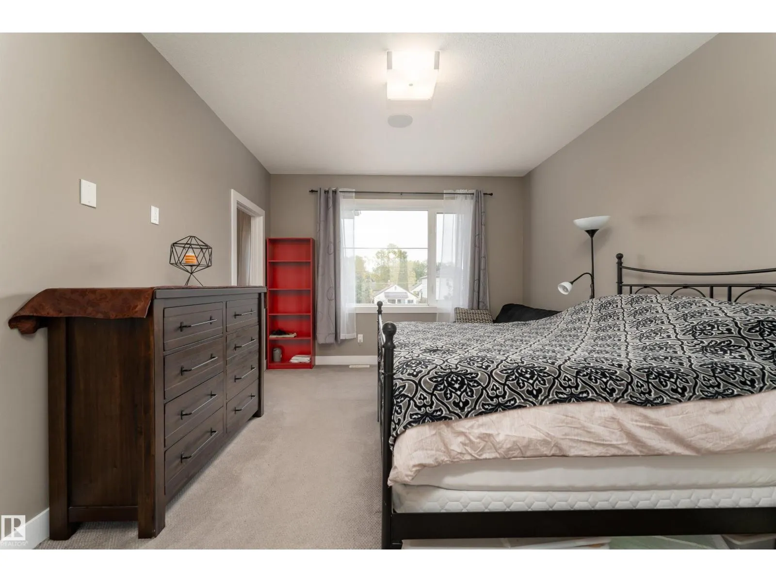 10706 67 AV NW