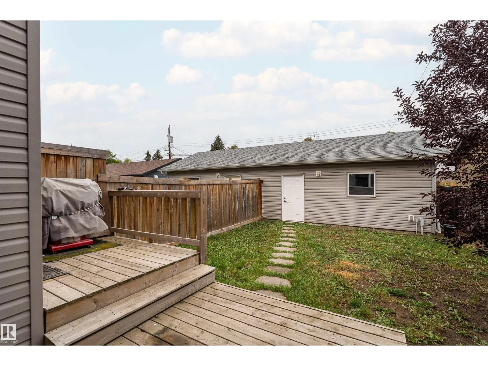 10706 67 AV NW