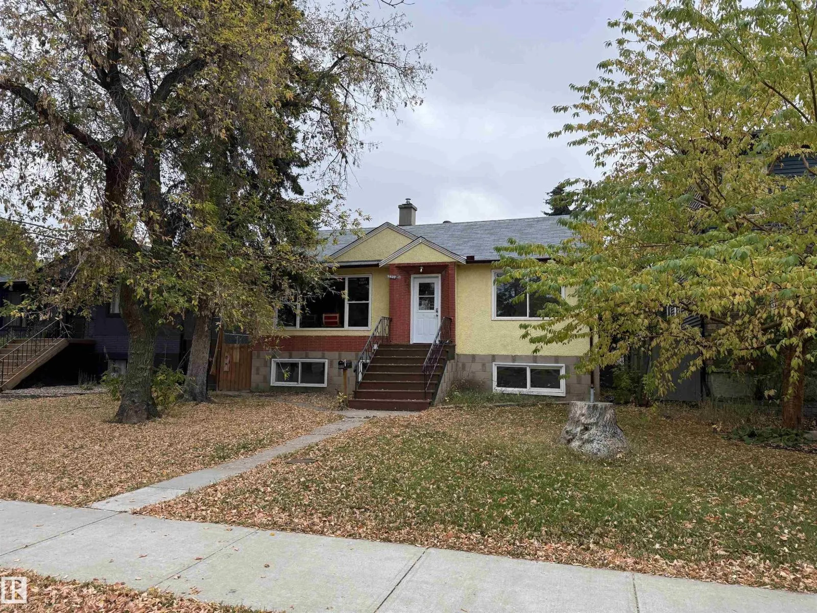 9837 68 AV NW