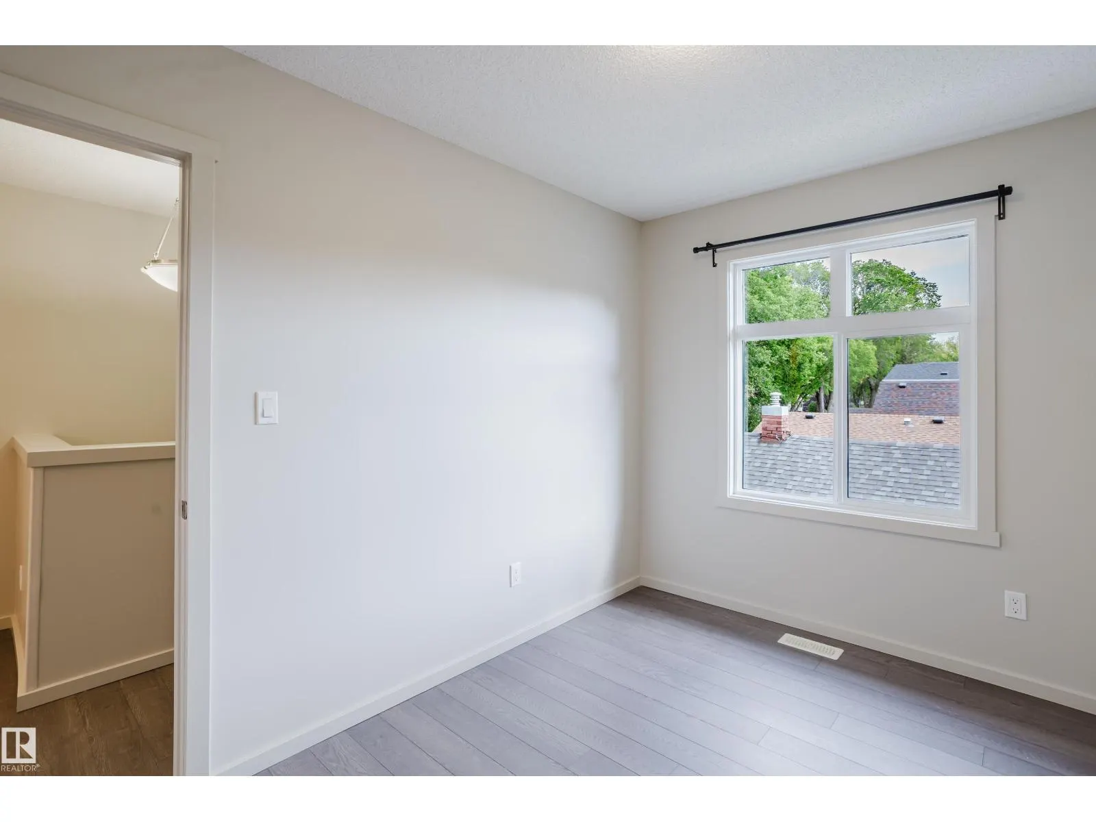 12038 62 ST NW