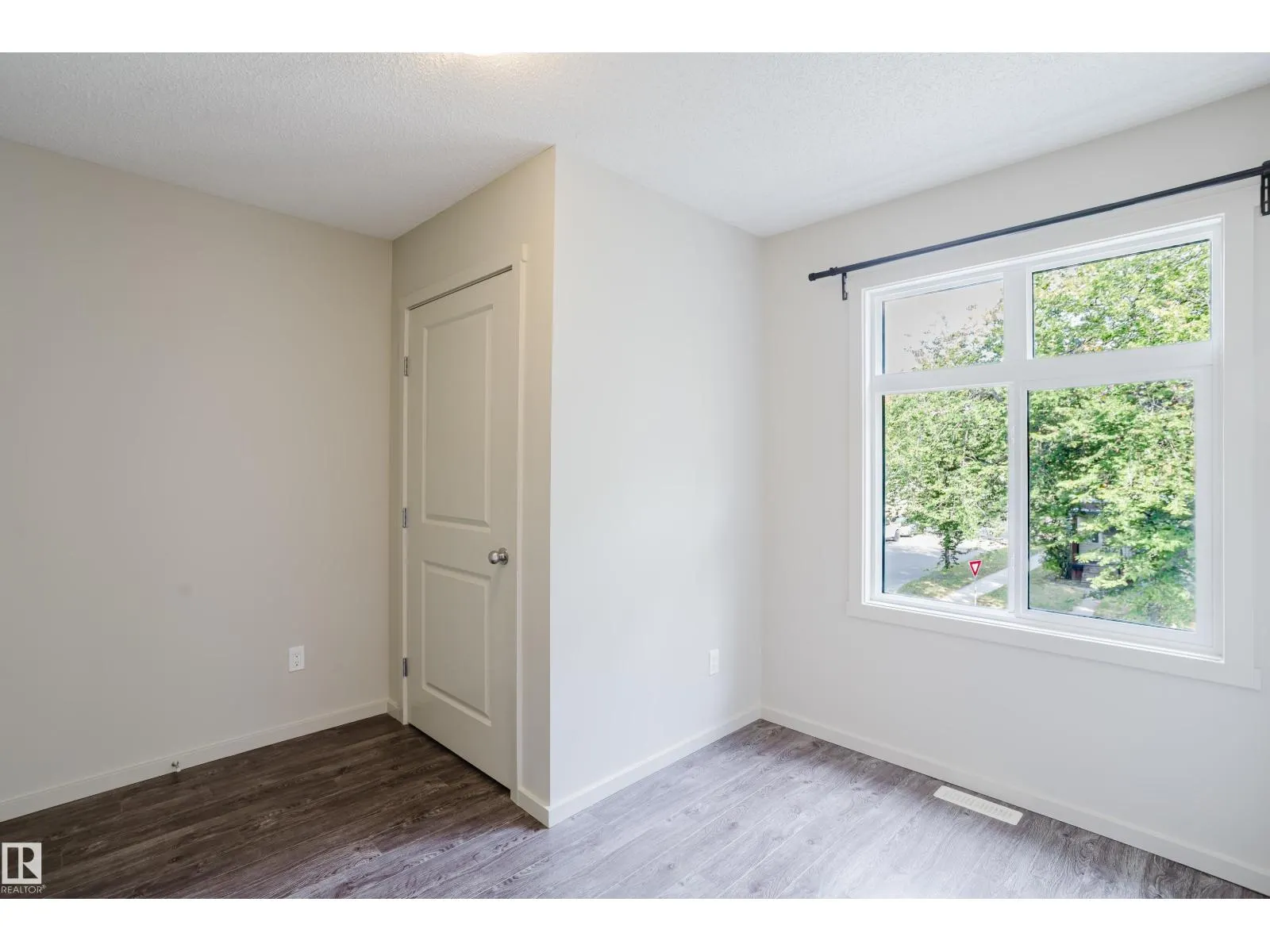 12038 62 ST NW
