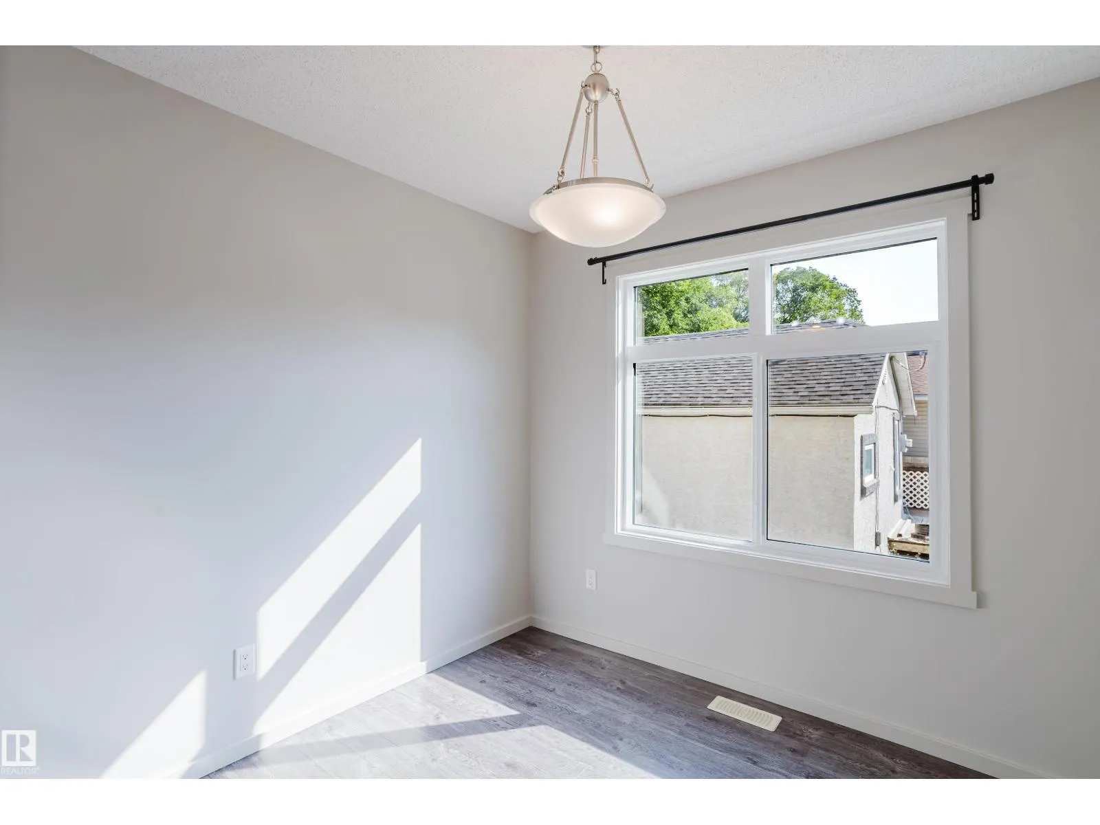 12038 62 ST NW
