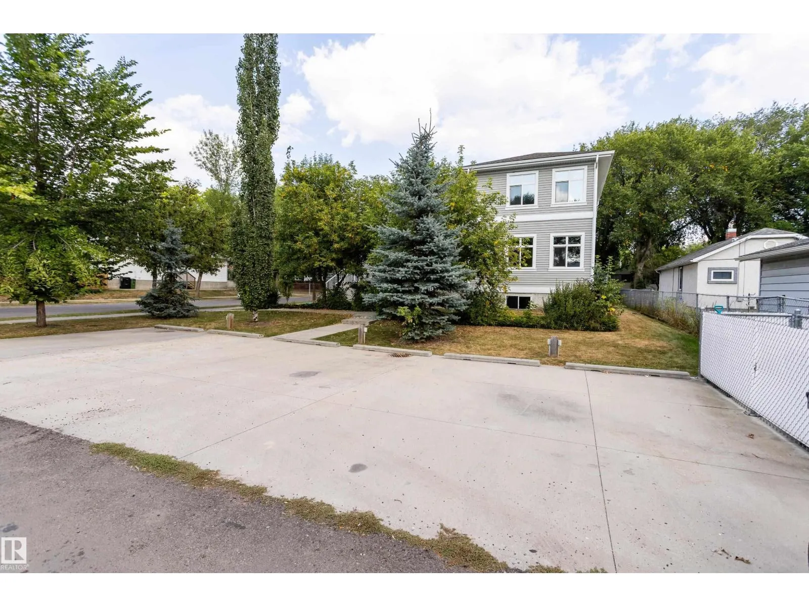 12038 62 ST NW