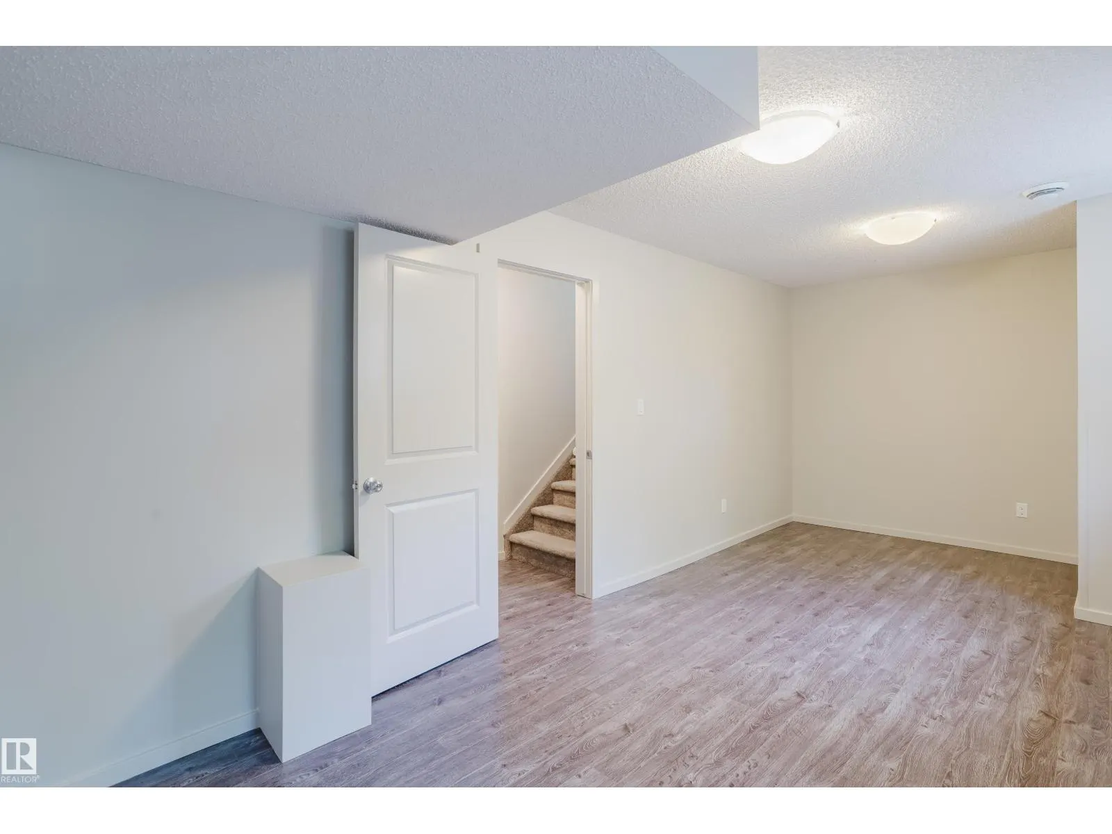 12038 62 ST NW