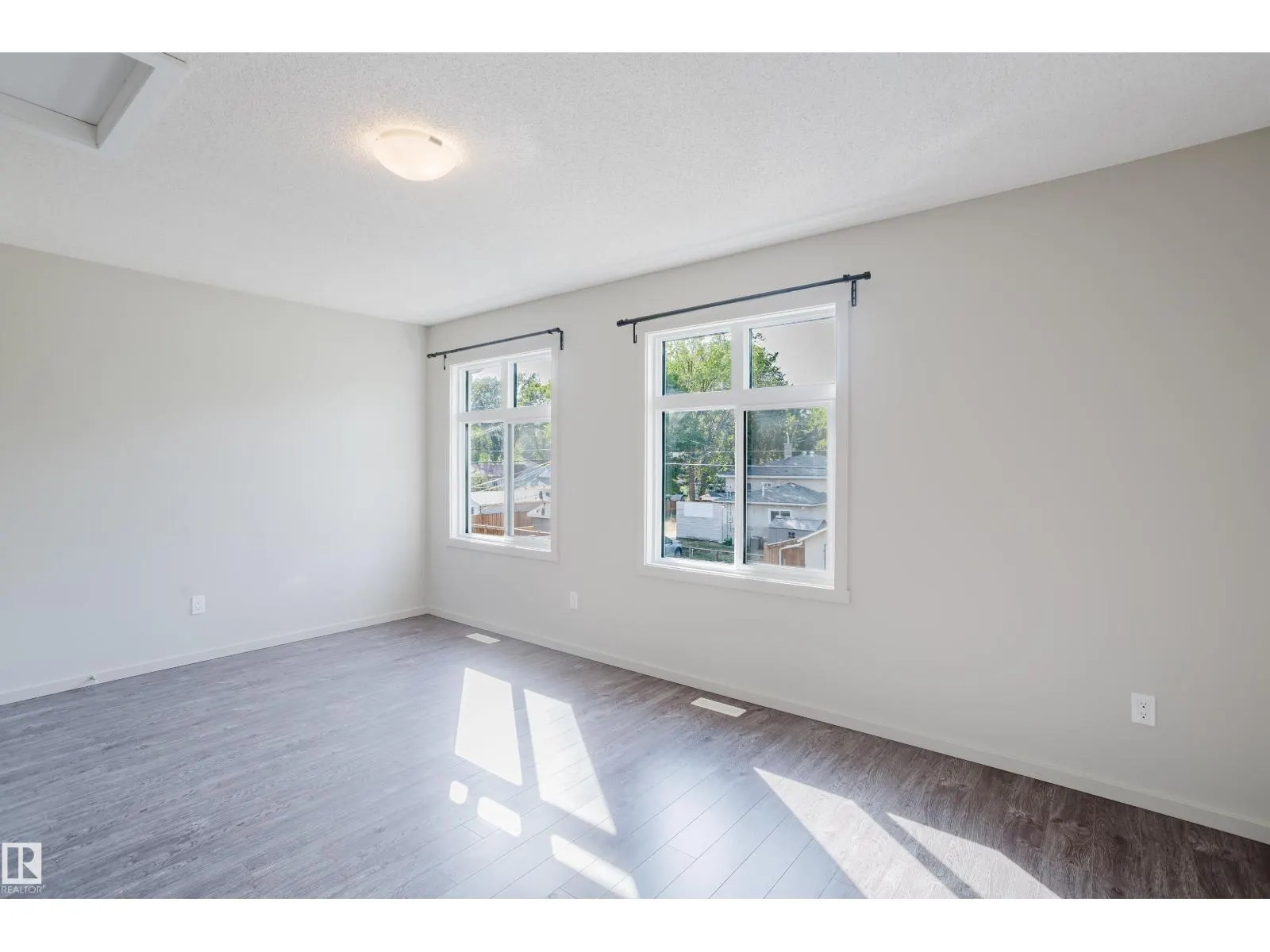 12038 62 ST NW