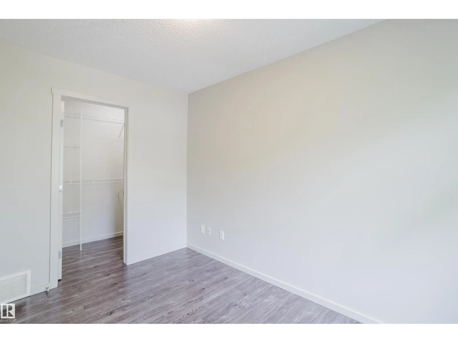 12038 62 ST NW