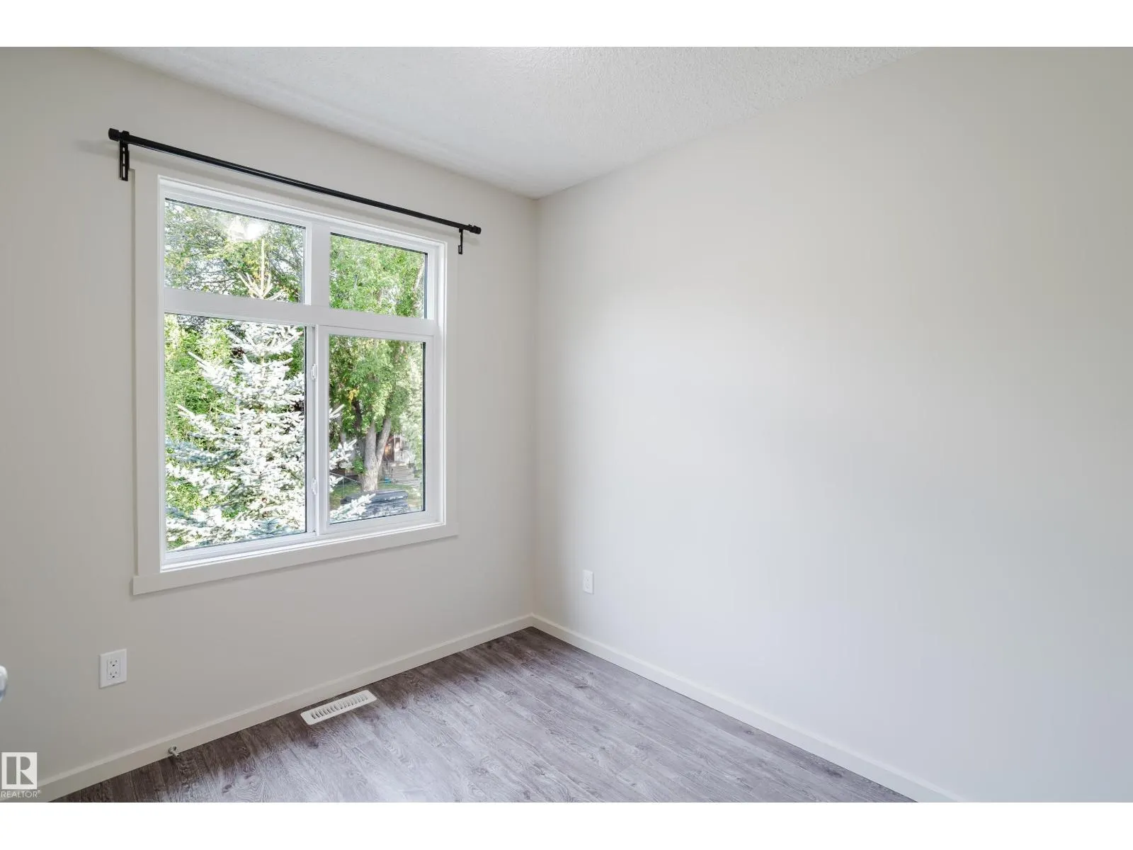 12038 62 ST NW