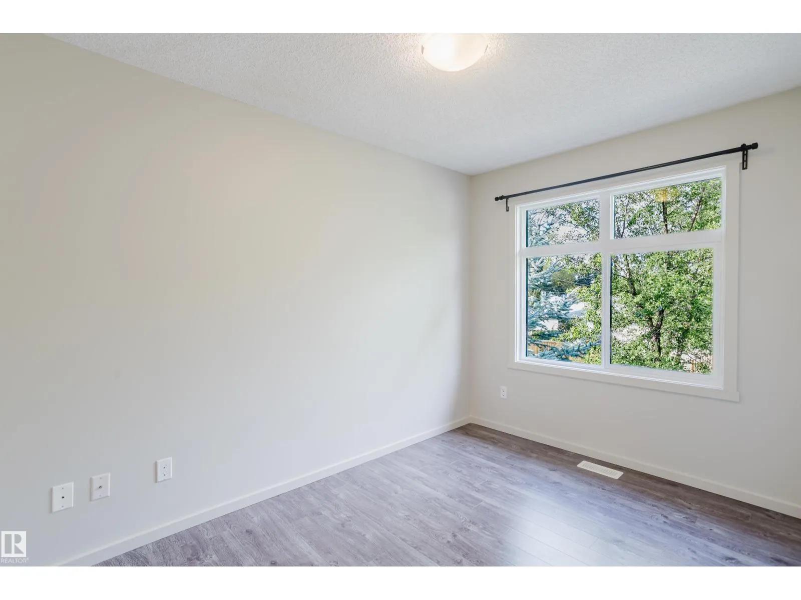 12038 62 ST NW