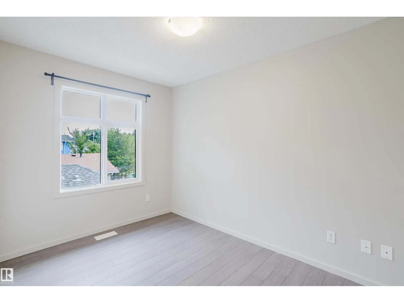 12038 62 ST NW