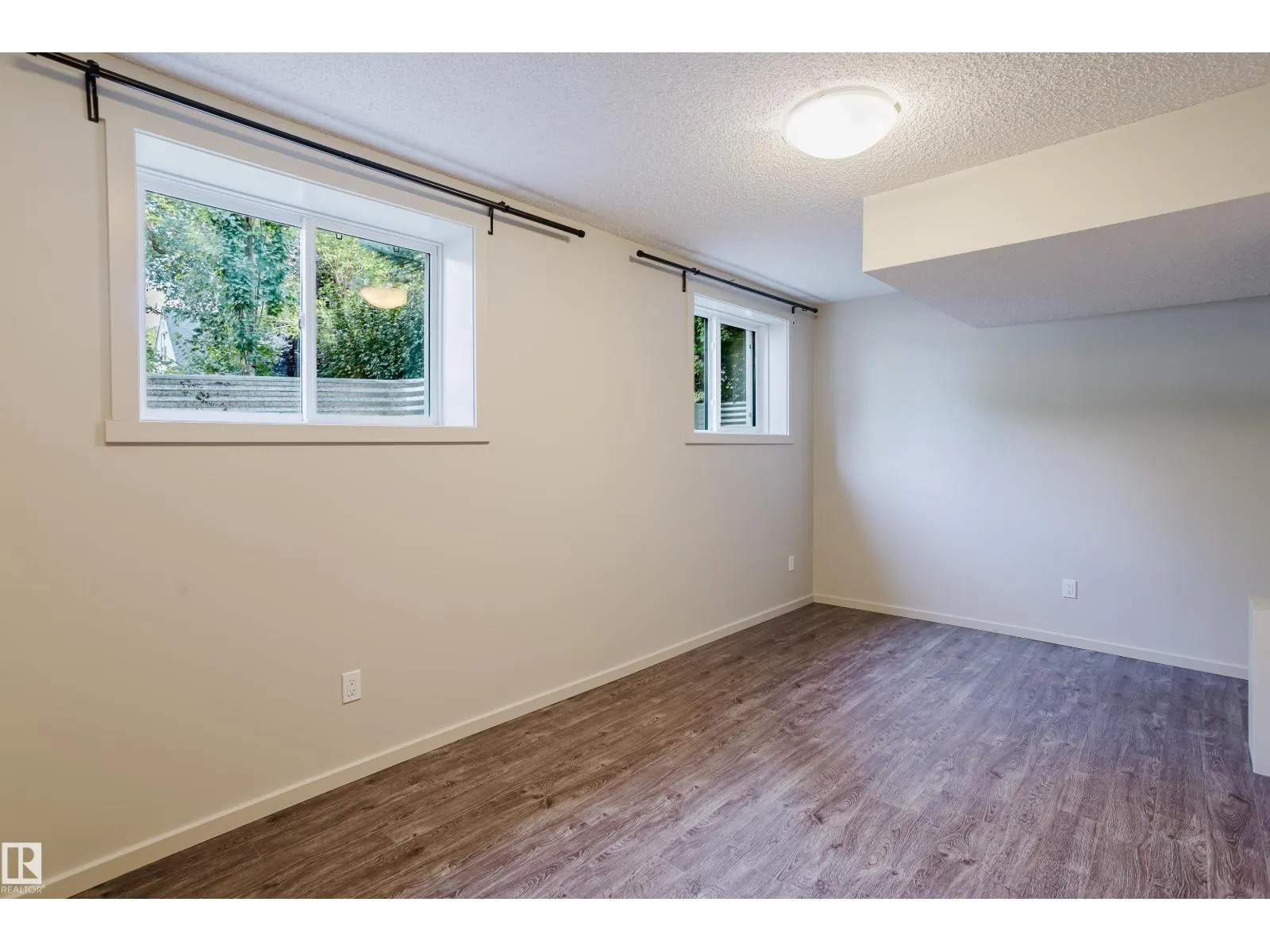 12038 62 ST NW