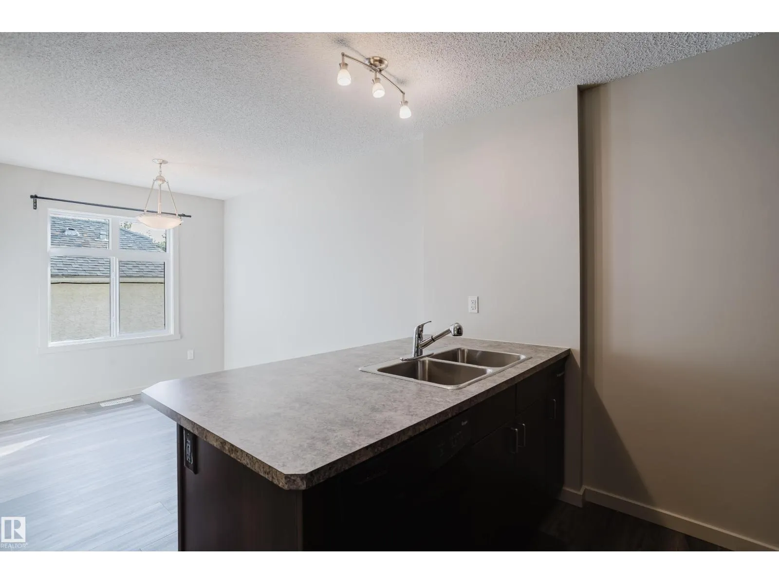 12038 62 ST NW