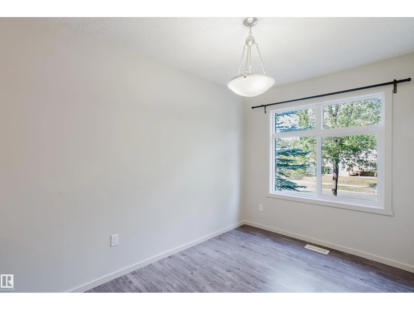 12038 62 ST NW