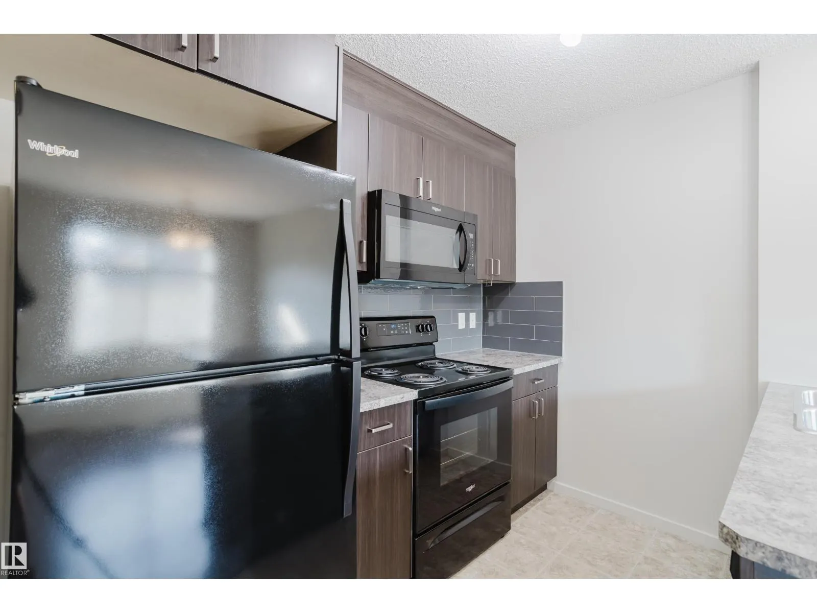 12038 62 ST NW
