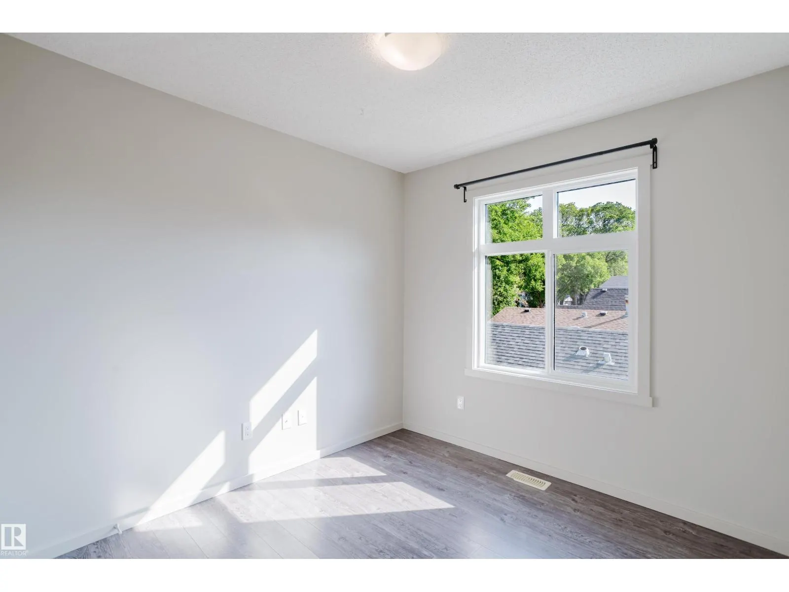12038 62 ST NW
