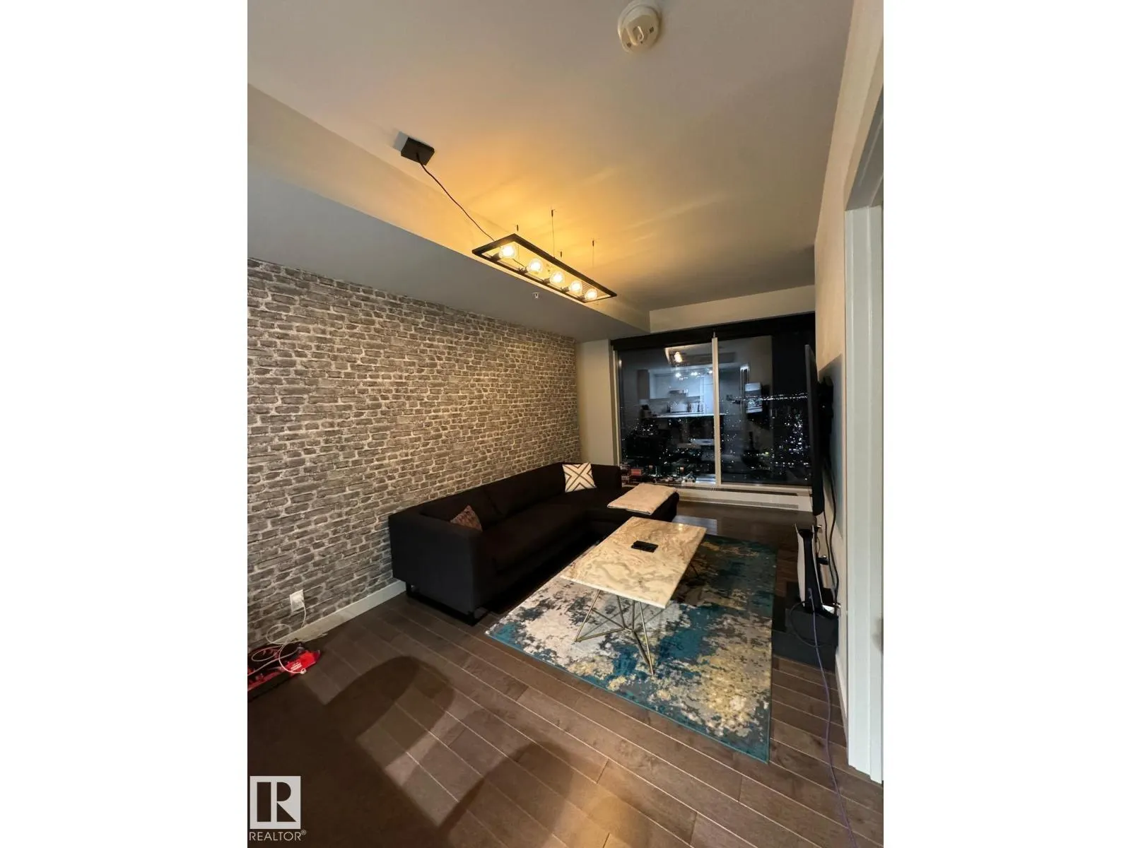 #4007 10360 102 ST NW