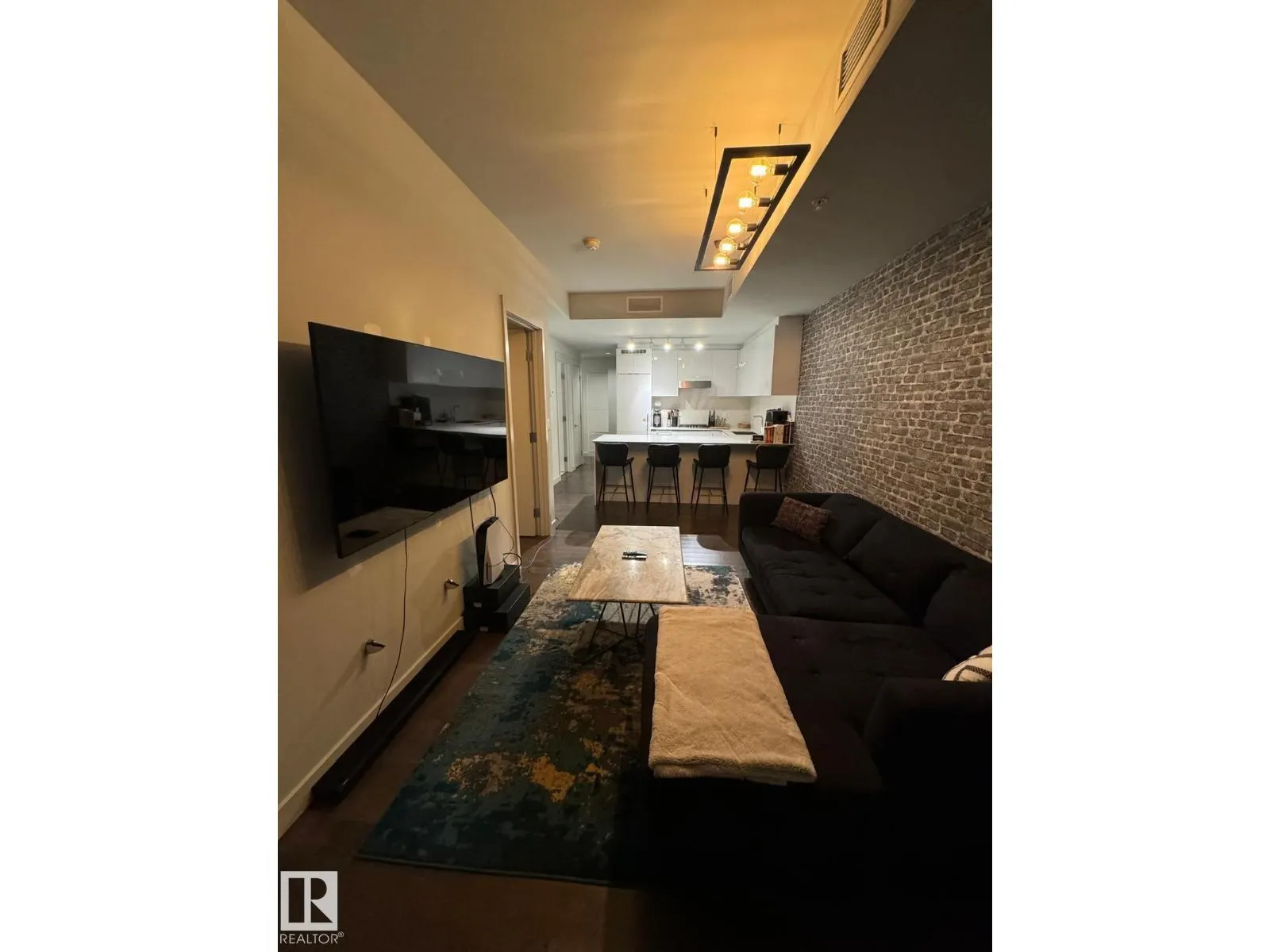 #4007 10360 102 ST NW